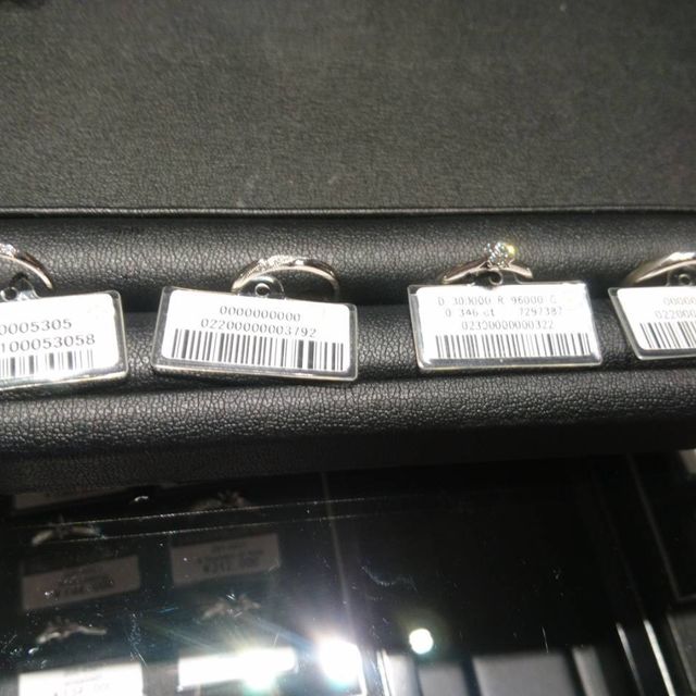 【エクセルコダイヤモンド(EXELCO DIAMOND)の口コミ】 シンプルなデザインが多く、シーンを選ばずに装着できるものが多いなあと…