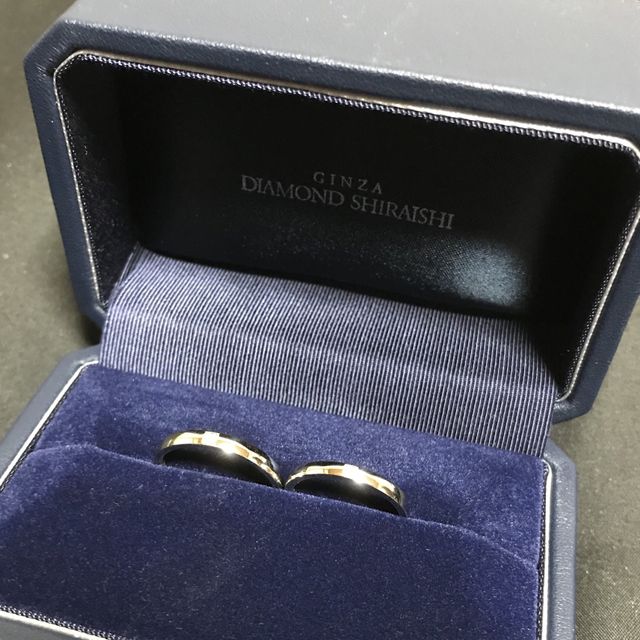 【銀座ダイヤモンドシライシの口コミ】 シンプルでお揃いのものを購入したくてこのデザインにしました。ストーン…