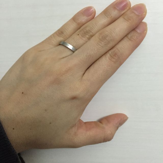 【ティファニー(Tiffany & Co.)の口コミ】 私は、ザ・結婚指輪！という型があまり好きではなかった事と、リングの表…