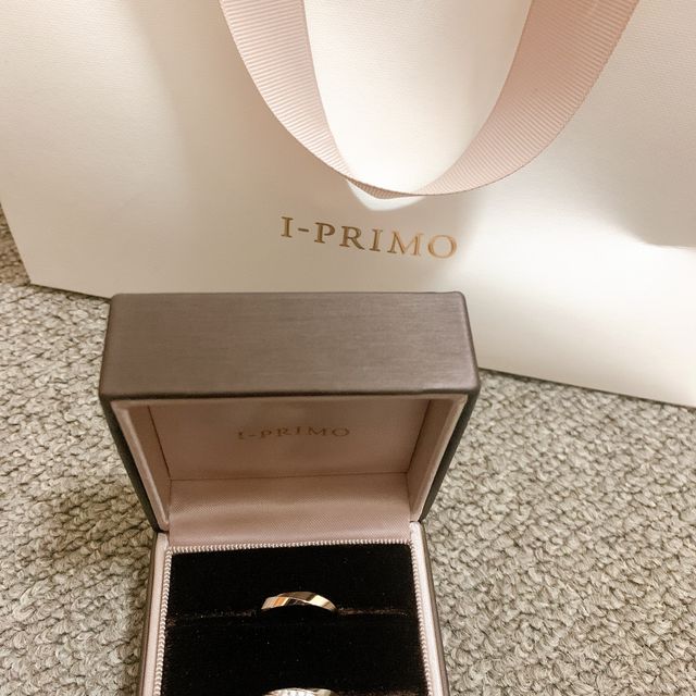 【アイプリモ(I-PRIMO)の口コミ】 指輪のデザインがとてもよく、全体にカットが入っていて、かわいくイメー…