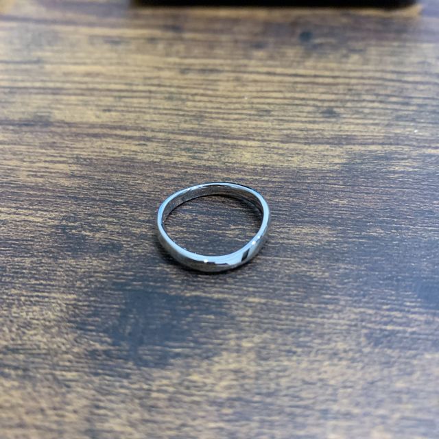 【銀座ダイヤモンドシライシの口コミ】 デザインです。結婚指輪は毎日つけたいのと、仕事柄、あまり派手なデザイ…