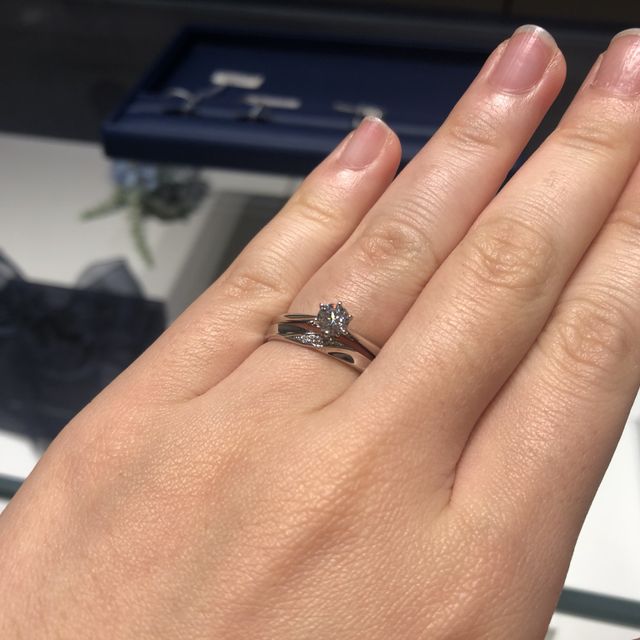 【銀座ダイヤモンドシライシの口コミ】 元々婚約指輪はストレートだったのですが、結婚指輪はウェーブが気になっ…