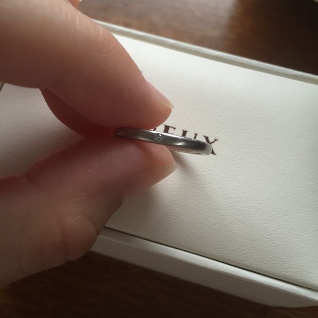 【MAHARAJA DIAMOND(マハラジャダイヤモンド)の口コミ】 シンプルなデザインで価格も控え目なものを探していた時にこちらの指輪を…