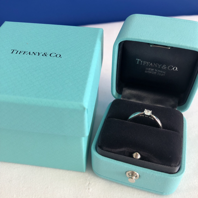 【ティファニー(Tiffany & Co.)の口コミ】 婚約指輪は絶対にティファニーと心に誓っていましたのでティファニーしか…