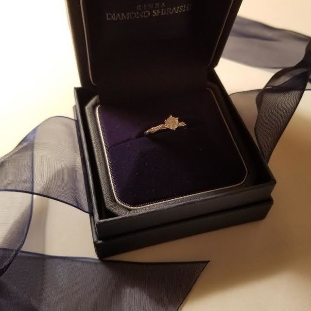 【銀座ダイヤモンドシライシの口コミ】 ダイヤモンドシライシのブライダルフェアで購入。
ダイヤモンドは、他店よ…