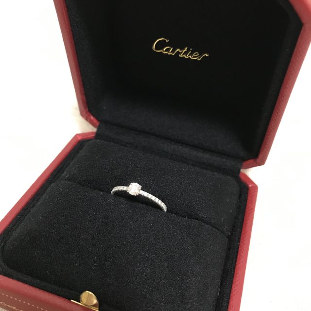 【カルティエ(Cartier)の口コミ】 いろんなブランドの指輪を試してみて一番指に馴染んだのでこちらに決めま…