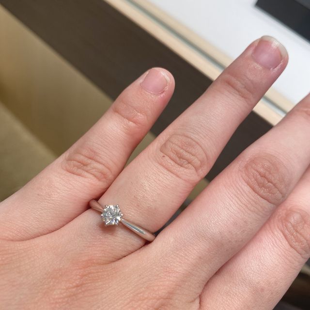 【銀座ダイヤモンドシライシの口コミ】 グレードの良いダイヤモンドが安価で購入できたからです。また、私的には…
