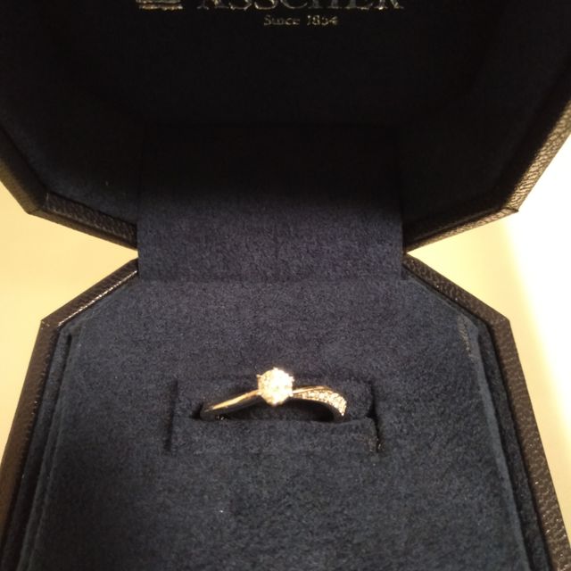 【ROYAL ASSCHER(ロイヤル・アッシャー)の口コミ】 ブランドのホームページに掲載されているこの指輪のデザインに第一印象で…