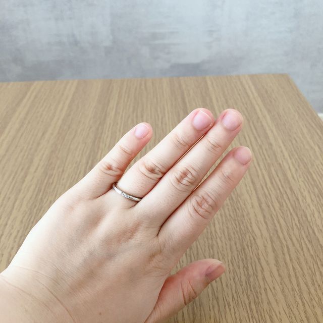 【ティファニー(Tiffany & Co.)の口コミ】 ダイヤのある輝きのあるものを探しており、このデザインは周りがカットさ…