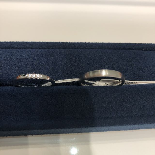 【4℃ BRIDAL(ヨンドシーブライダル)の口コミ】 夫婦間でシンプルなデザインをもとよりイメージしてました。実際に実物を…