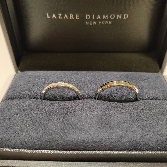【ラザール ダイヤモンド(LAZARE DIAMOND)の口コミ】 彼女のデザインを軸に選びました。
裏返すことで使い分けられる、ハーフエ…