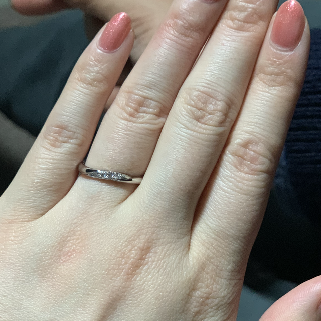 【銀座ダイヤモンドシライシの口コミ】 石がキラキラしていて、そこに惹かれました！

最初はキラキラしすぎてる…