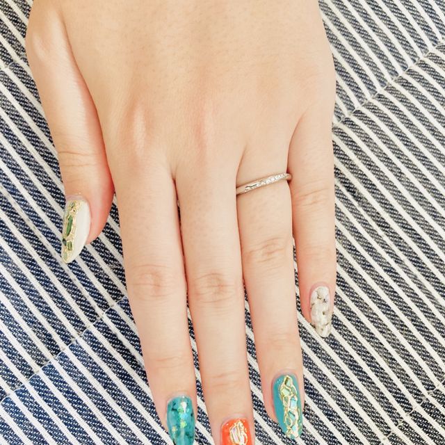 【アイプリモ(I-PRIMO)の口コミ】 指輪の決め手は、第一印象です。
シンプルなデザインでシルバーといった部…