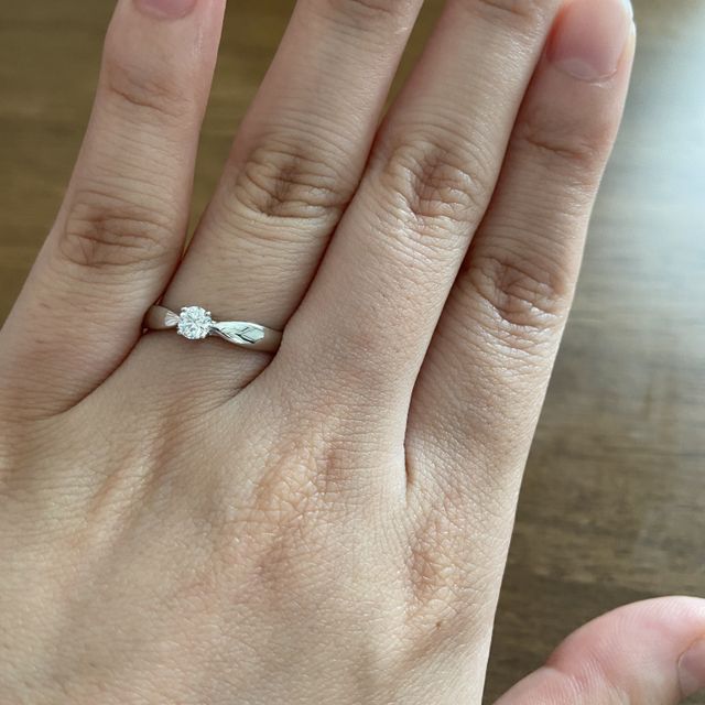【ティファニー(Tiffany & Co.)の口コミ】 婚約指輪のデザインとして主に４種類ありますが、the王道の6本爪のタイプ…
