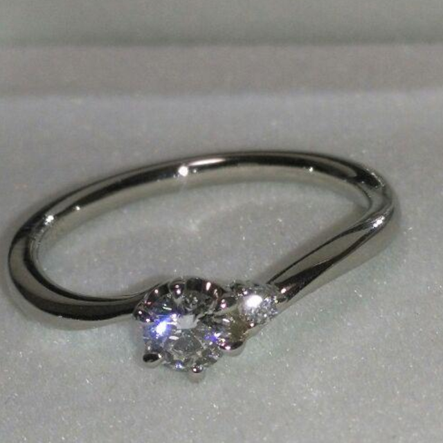 【canal4℃(カナルヨンドシー)の口コミ】 ブルーとパープルの繊細な色合いが、とても素敵で、魅力や存在感があり、…