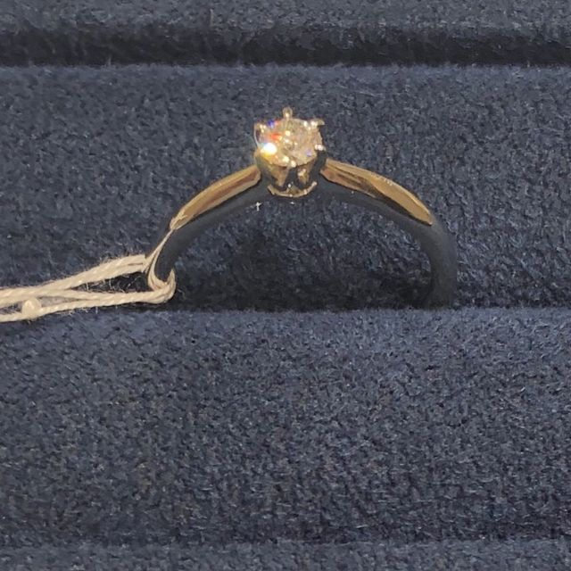 【4℃ BRIDAL(ヨンドシーブライダル)の口コミ】 シンプルで華奢なスタートラインの指輪はとても可愛らしかったです。ダイ…