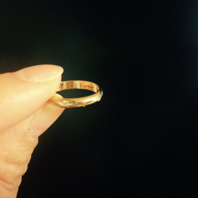 【カルティエ(Cartier)の口コミ】 結婚指輪はシンプルで飽きがこないものでさがしていました。しかし、あま…