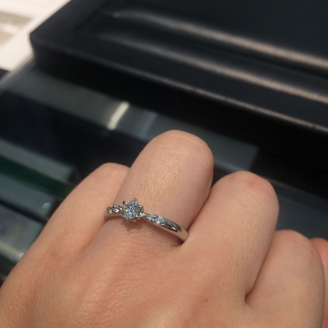 【ラザール ダイヤモンド(LAZARE DIAMOND)の口コミ】 当初は婚約指輪はあまり付ける機会がなくお値段も高いため、マリッジリン…