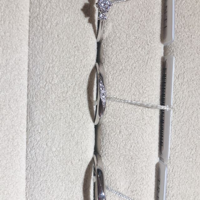 【TRECENTI(トレセンテ)の口コミ】 まずは指輪のデザインがシンプルさと華やかさを兼ね揃えていたので気に入…