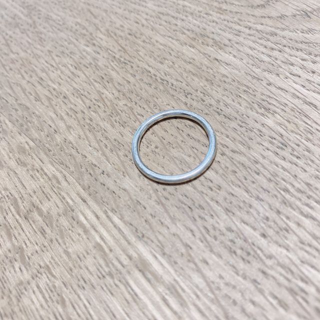 【MARIHA(マリハ)の口コミ】 他のオシャレリングの邪魔にならないようにすっごくシンプルなリングにし…