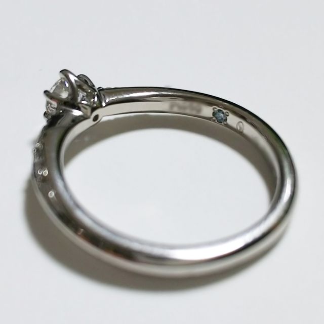 【銀座ダイヤモンドシライシの口コミ】 指輪のデザインに一目惚れしました♡

Starryという流れ星をイメージした指…