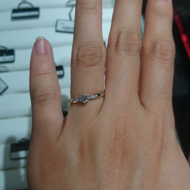 【ラザール ダイヤモンド(LAZARE DIAMOND)の口コミ】 お店の方ダイヤモンドのカットに自信を持っておられると話しておられまし…