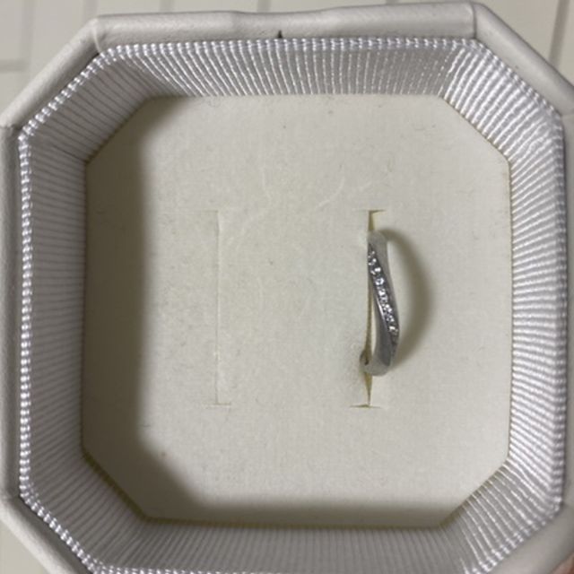 【4℃ BRIDAL(ヨンドシーブライダル)の口コミ】 プラチナ素材が良かったのと、指輪は細めが良いというのは事前に決めてい…