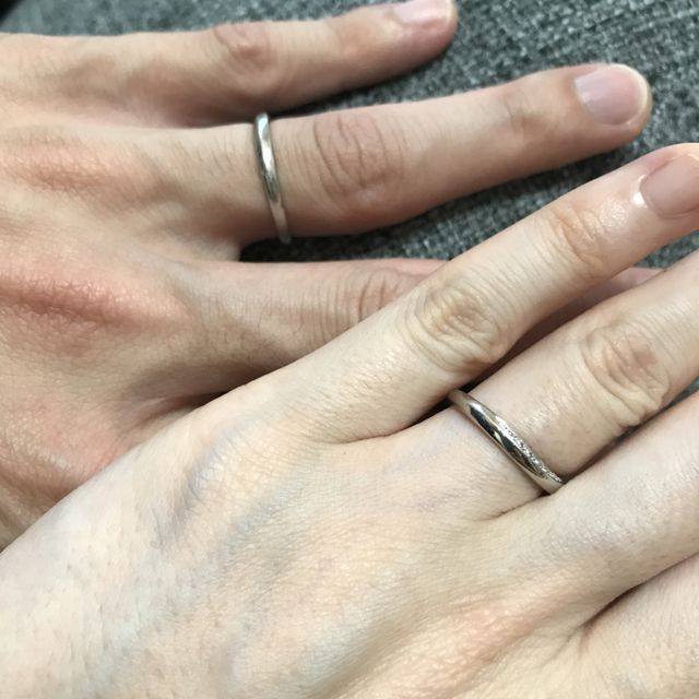 【4℃ BRIDAL(ヨンドシーブライダル)の口コミ】 デザインです。新郎新婦ともに、シンプルで長くつけられるデザインを選び…