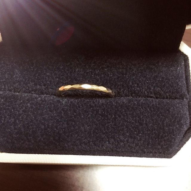 【AHKAH(アーカー)の口コミ】 指輪の色にこだわっており、私と旦那の好きな色であるピンクゴールドの物…