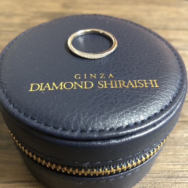 【銀座ダイヤモンドシライシの口コミ】 2人とも指が太い(20号&16号)ので、斜めにダイヤがライン入っていて、…