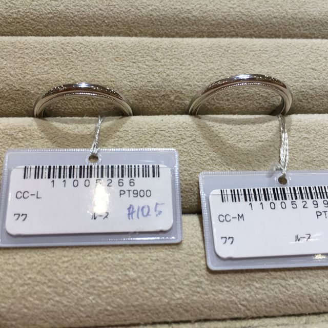 【TRECENTI(トレセンテ)の口コミ】 まずはじめにデザインが気に入りました。
ストレートラインのミル打ちで、…