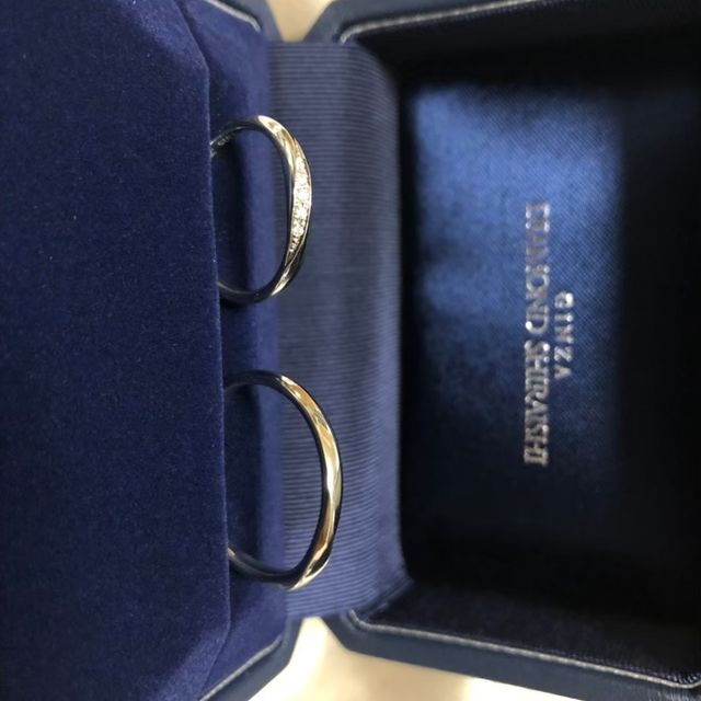 【銀座ダイヤモンドシライシの口コミ】 Creer7という種類にしました。
形はV字、細めです。ダイヤモンドが付いて…