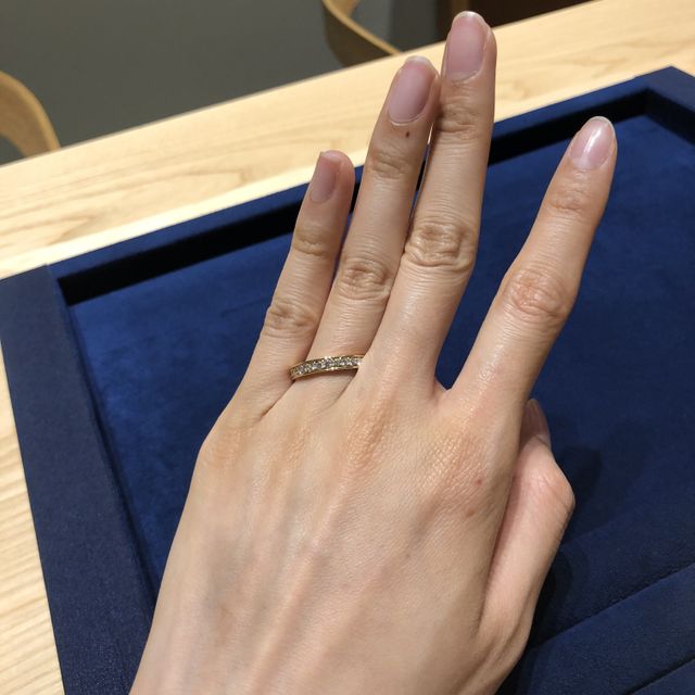 【BIJOUPIKO(ビジュピコ)の口コミ】 ハーフエタニティでゴールドです。
今までずっとプラチナしか試着でつけて…