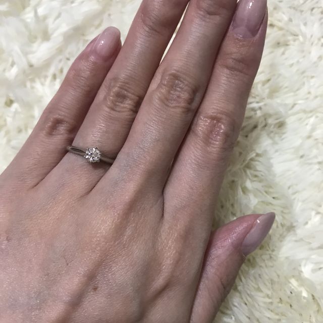 【銀座ダイヤモンドシライシの口コミ】 デザインが可愛く、童話にちなんだいつまでも一緒に暮らしましたという名…