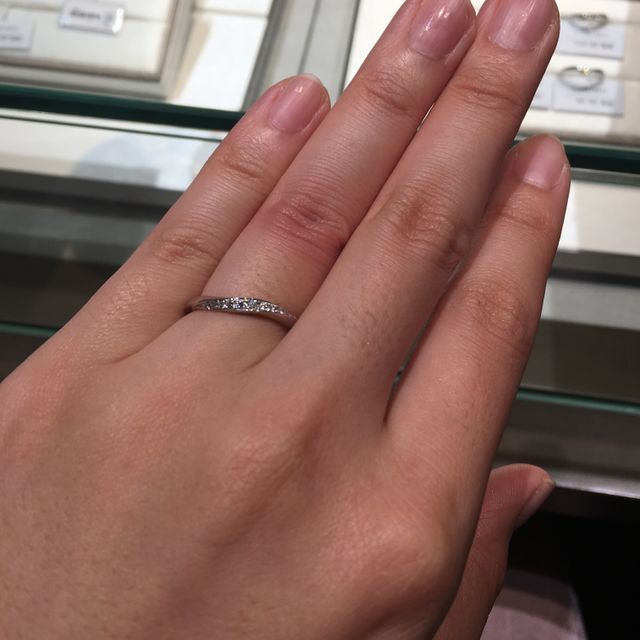 【アイプリモ(I-PRIMO)の口コミ】 指を綺麗に細長く見せてくれるデザインでダイヤの数も多いのでテンション…