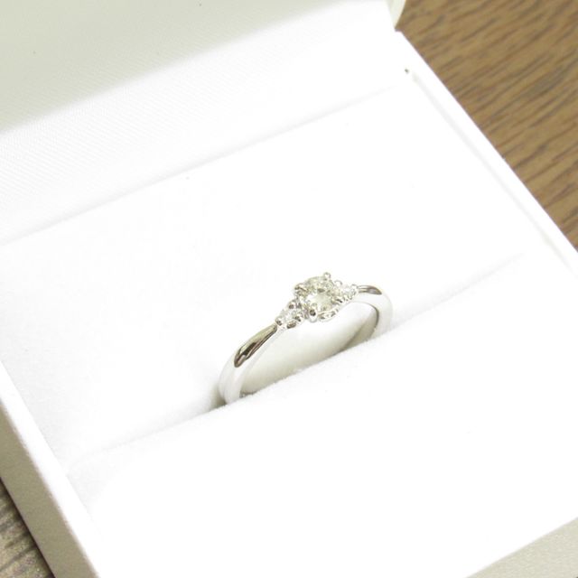 【輪-RIN-の口コミ】 婚約指輪はシンプルで見栄えもいいものを探していました。そして1番の決め…