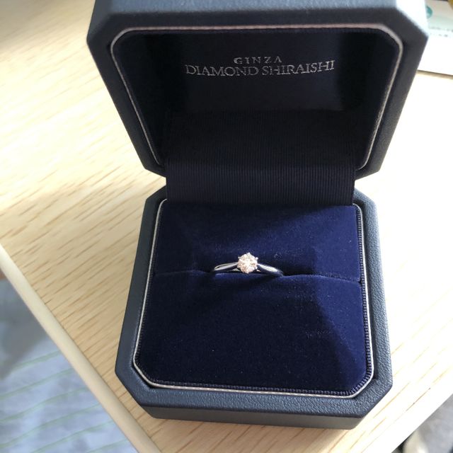 【銀座ダイヤモンドシライシの口コミ】 台座が高くなさすぎるデザインをパートナーの希望だったのでデザインでリ…