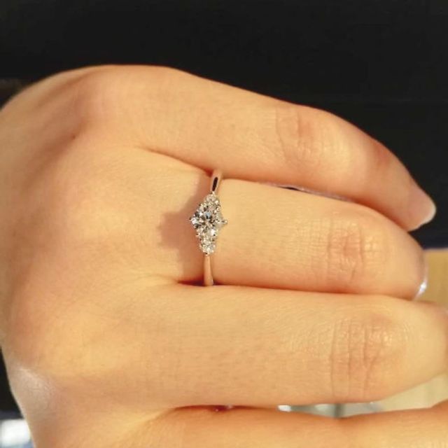 【ROYAL ASSCHER(ロイヤル・アッシャー)の口コミ】 最初はウェーブタイプやV字型などの個性的なデザインを中心に試していまし…