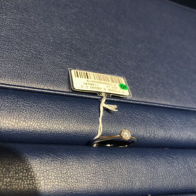 【銀座ダイヤモンドシライシの口コミ】 希望値段を言い、何種類か見せていただき、ピンときたものを選んだ。スコ…