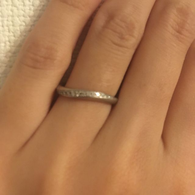 【4℃ BRIDAL(ヨンドシーブライダル)の口コミ】 男性用のデザインが、ホーニング加工されていたことが決め手です。
女性用…