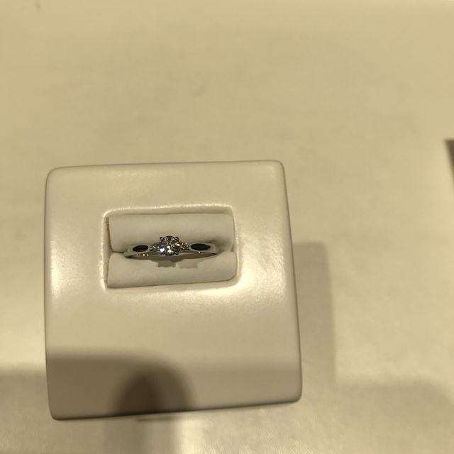 【俄(にわか)の口コミ】 デザインとダイヤの純度とランク
値段はそれなりにしましたが、自分の指が…