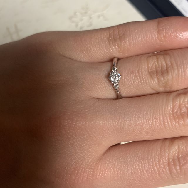 【銀座ダイヤモンドシライシの口コミ】 プロポーズリングを彼が用意してくれていたため、ダイヤモンドは彼が選ん…