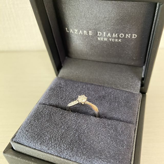 【ラザール ダイヤモンド(LAZARE DIAMOND)の口コミ】 指が細く、ボリューム感のあるデザインは似合わないため、華奢なデザイン…