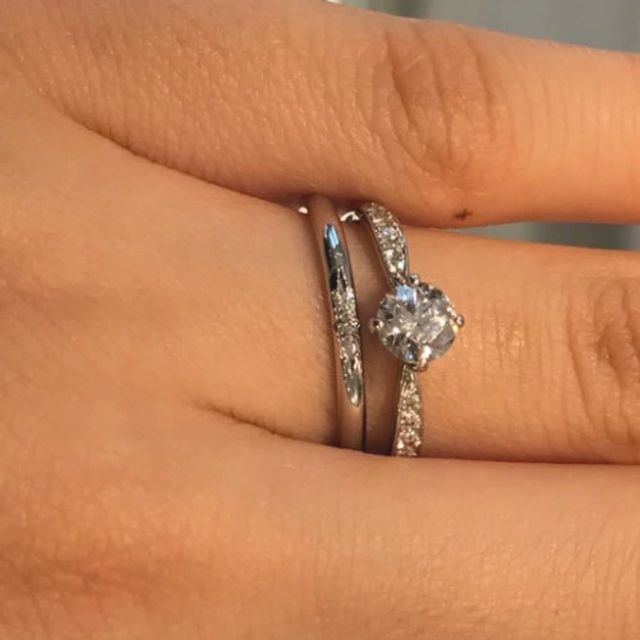 【ANTWERP BRILLIANT(アントワープブリリアント)の口コミ】 婚約指輪の華やかさをメインにしてセットリングを選びました。センターの…