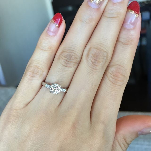 【ハリー・ウィンストン(Harry Winston)の口コミ】 もうつけた瞬間にこれだ！と思いました。
色々他ブランドも試着しましたが…