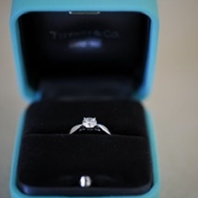 【ティファニー(Tiffany & Co.)の口コミ】 婚約指輪といえばティファニーのイメージだったのでティファニーを選びま…