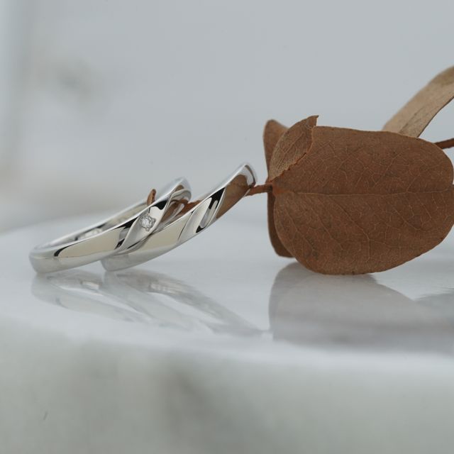 【THREE TREES(スリーツリーズ)の口コミ】 二人とも指輪にこだわりが無く、たまたま見たゼクシィで、手作り指輪が作…