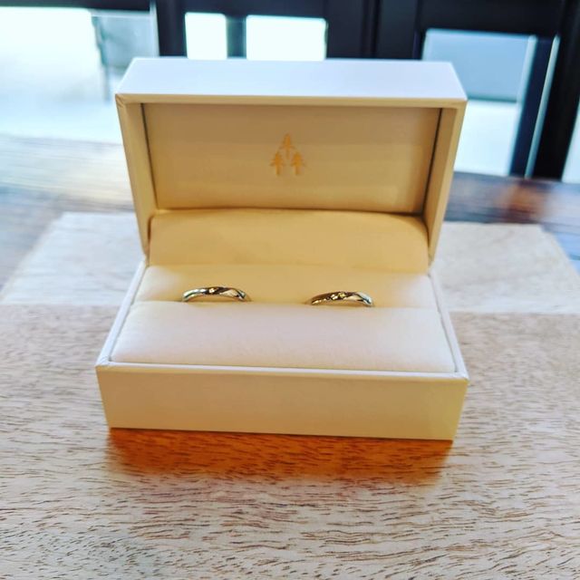 【THREE TREES(スリーツリーズ)の口コミ】 二人とも指輪にこだわりが無く、たまたま見たゼクシィで、手作り指輪が作…