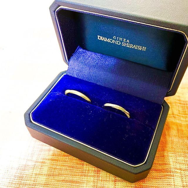 【銀座ダイヤモンドシライシの口コミ】 何店舗か回りましたが、他には無いデザインと形に惹かれ決めました。
ダイ…
