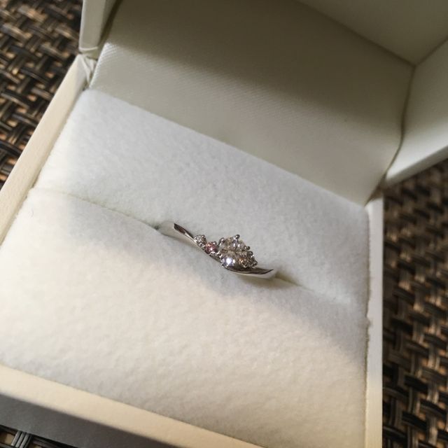 【TRECENTI(トレセンテ)の口コミ】 指輪のデザインに一目惚れしてしまいました。手が小さいため、あまり大き…